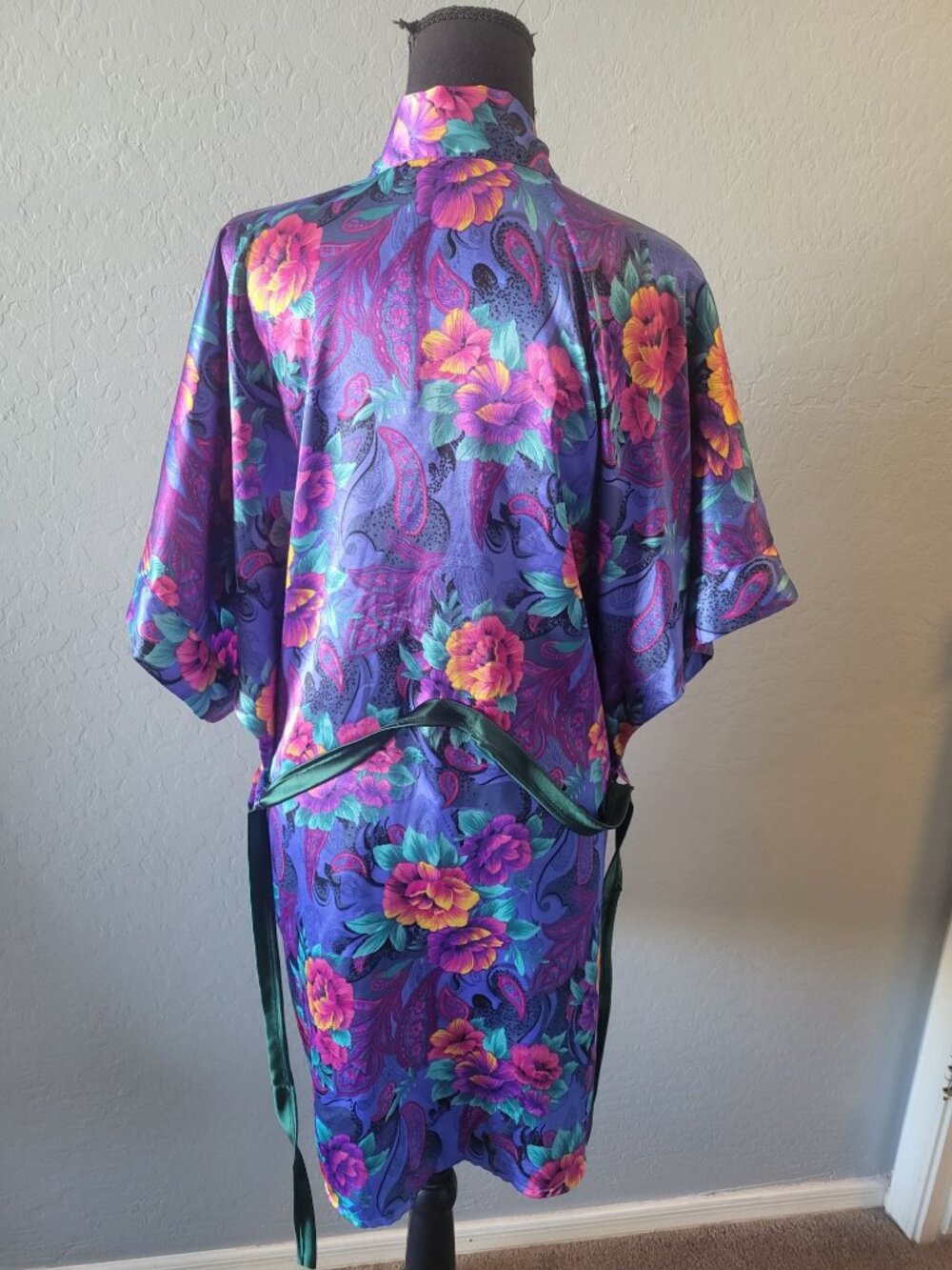 JO Intimates Purple Floral Mid Length Satin Robe w/belt Size M Loungewear Kimono - Picture 4 of 7